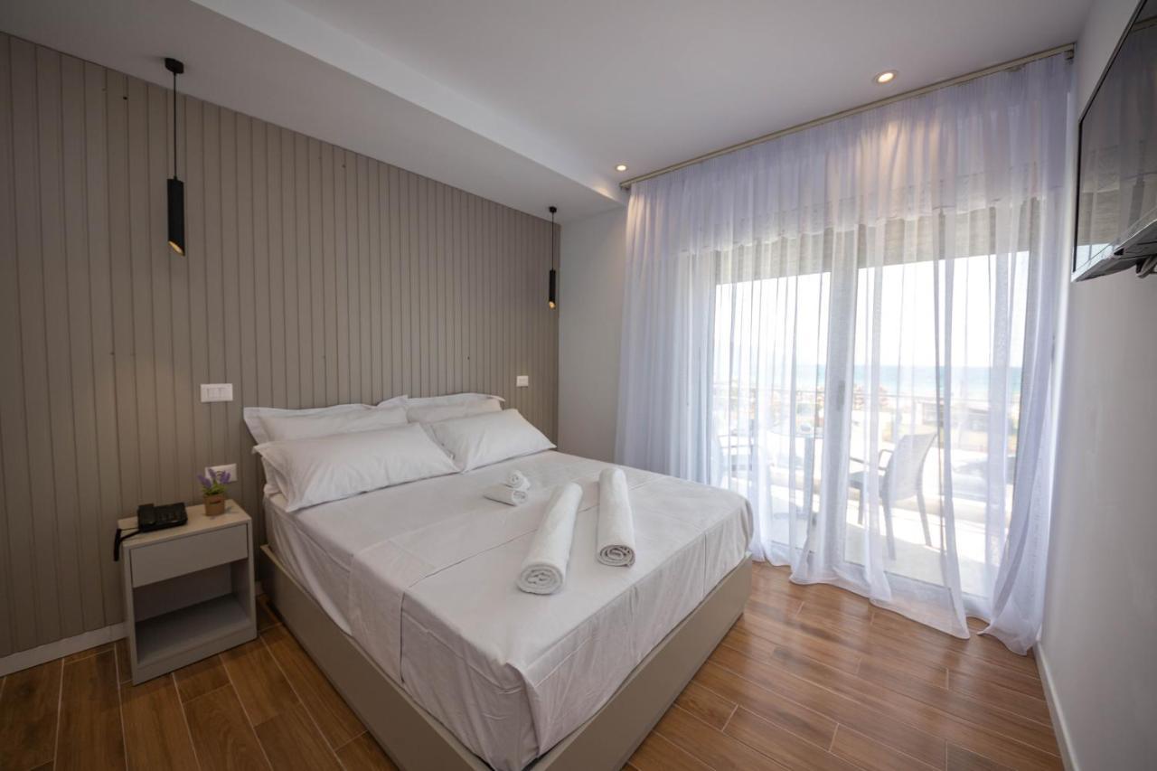 Hesperus Hotel Vlorë エクステリア 写真