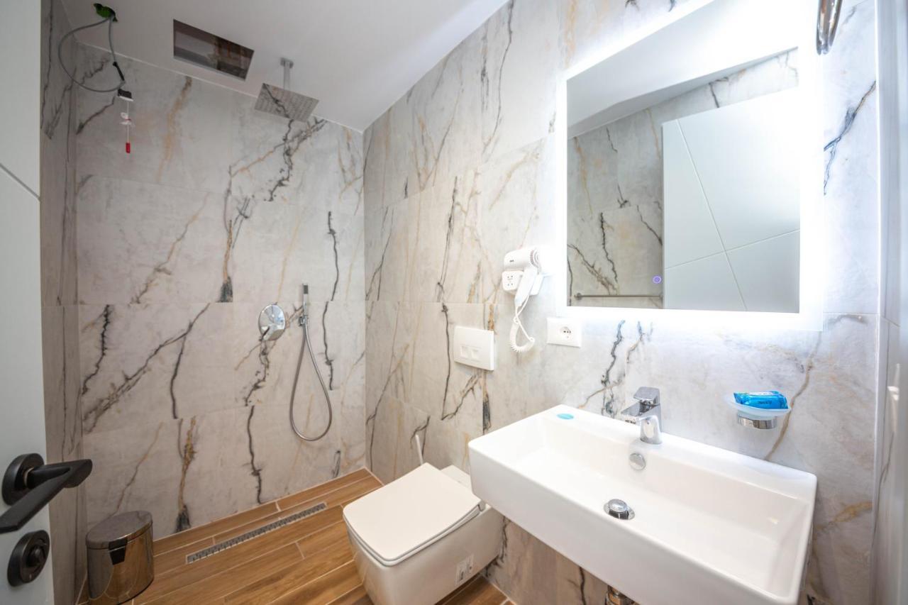 Hesperus Hotel Vlorë エクステリア 写真