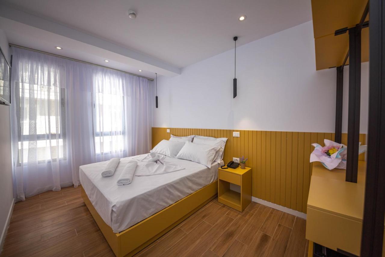 Hesperus Hotel Vlorë エクステリア 写真