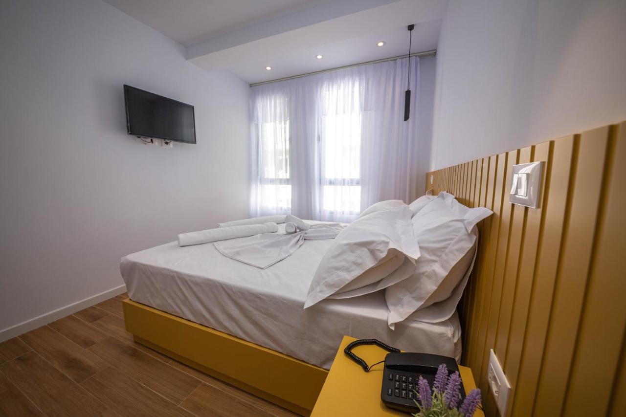 Hesperus Hotel Vlorë エクステリア 写真