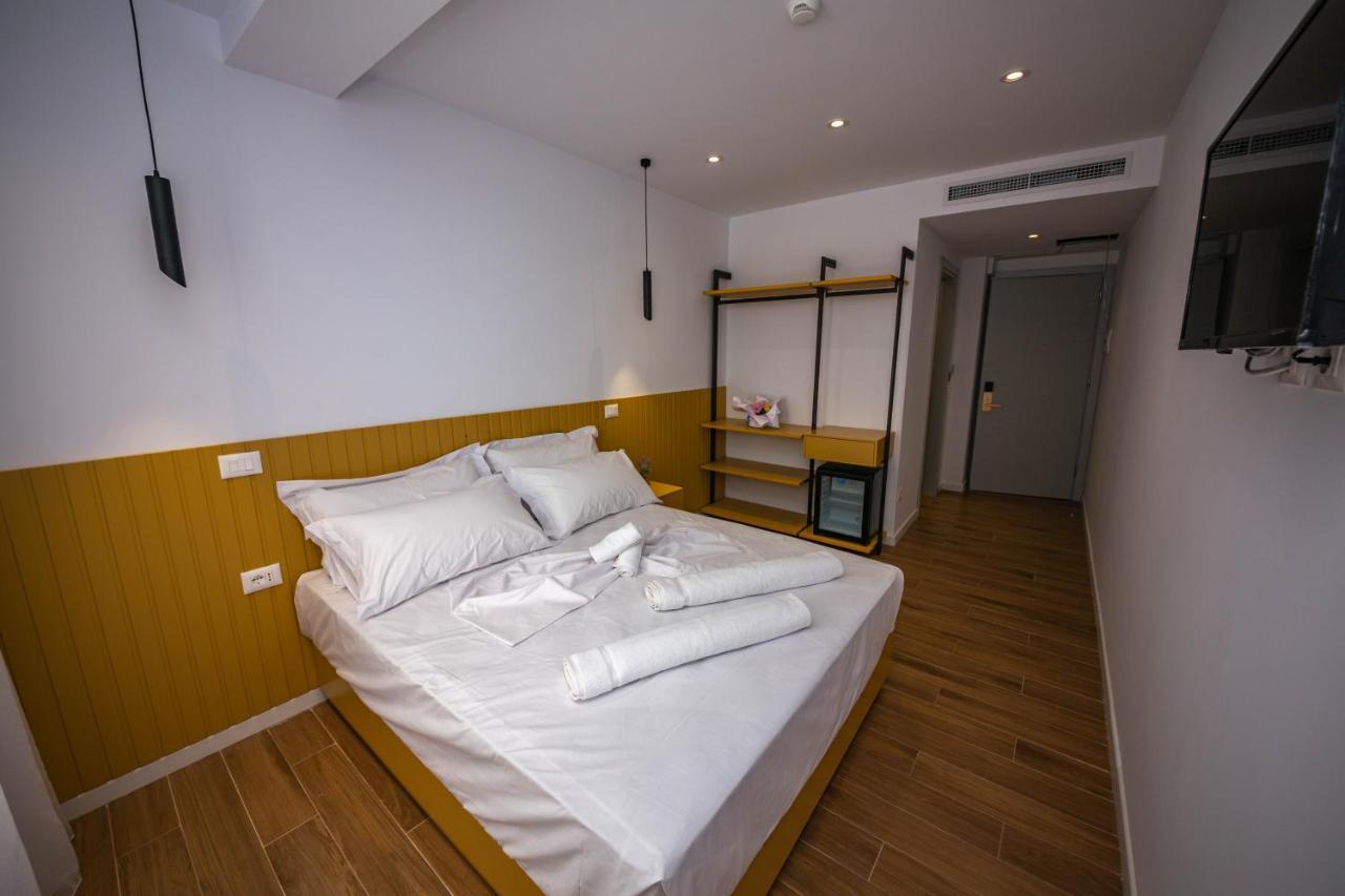 Hesperus Hotel Vlorë エクステリア 写真