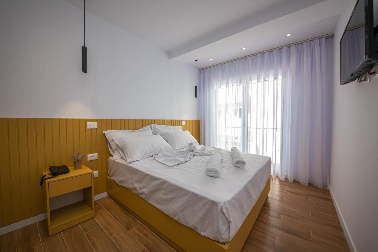 Hesperus Hotel Vlorë エクステリア 写真